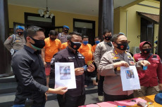 Komplotan Penjahat Ganjal...