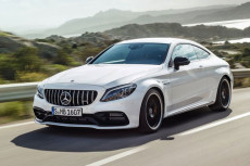 Mercedes-Benz Sebentar...