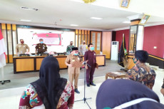 Bupati Agus Lantik Anggota...