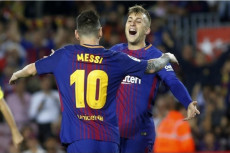 Messi Pemain Luar Biasa,...