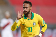 Cetak Hattrick, Neymar...