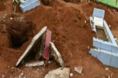 Geger, Makam Orang Sakti...