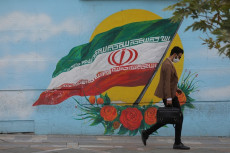 Iran: Embargo Senjata...