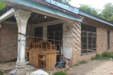 Digerayangi Tamu Tak...