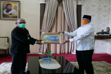 Pemprov Banten Raih...