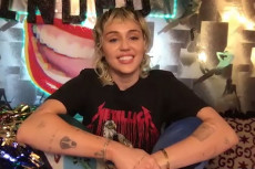 Tidak di Rumah, Miley...