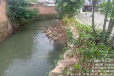 Digerus Hujan, Turap...
