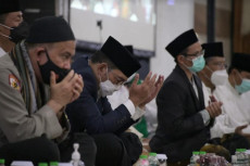 Minta Pertolongan Allah...