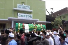 Ribuan Pelayat Iringi...