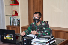 Soal Tiga Pria Berambut...