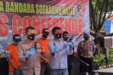 Selundupkan Pistol,...
