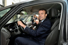 Mobil Anti-Peluru Macron...
