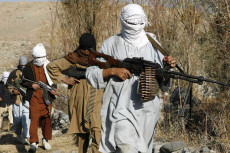 Taliban Serang Markas...