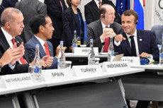 Jokowi Bisa Dorong Macron...