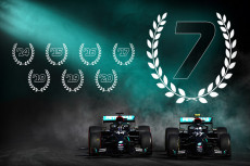 Hamilton Pemenang di...
