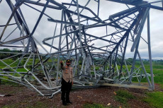 Tower SUTET Roboh, Dua...