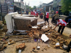 Asik Bermain, Bocah...