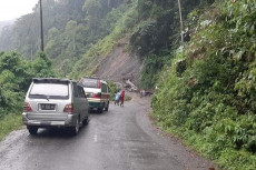 Derasnya Curah Hujan,...