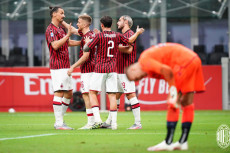 Belum Terkalahkan, Milan...