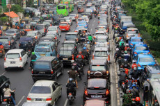 Ada Penyempitan Jalan,...