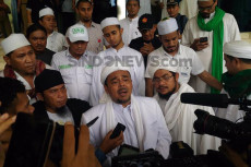 Habib Rizieq Pulang,...