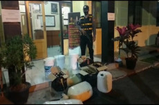 Polisi Gerebek Eks Terminal...