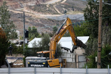 Israel Hancurkan 80...