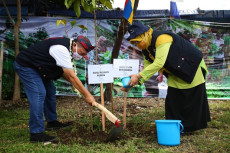 Pemkot Bandung Tanam...