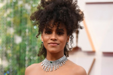 Zazie Beetz Sepakat...