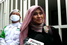 Hadiri Resepsi Putri...