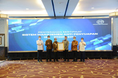 PT PP Resmi Terima Sertifikat...