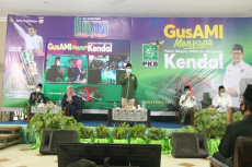 Dikunjungi Ketum PKB,...