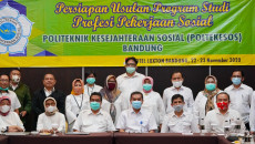 Hadapi Revolusi Industri...