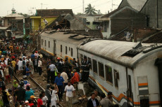2 Kali Rangkaian Kereta...