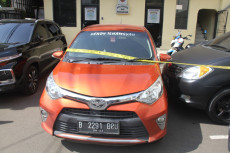 Tak Diberi Pinjaman,...