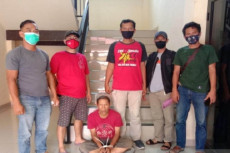Habis Nongkrong Takut...