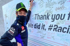 Rossi Ngarep Pembalap...