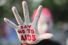 Pandemi, Edukasi HIV/AIDS...
