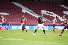 Gol Telat Mueller Batalkan...