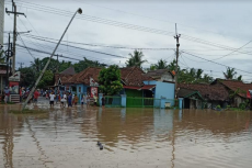Hujan Deras Semalaman,...
