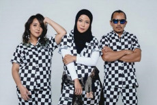 Band Kotak Siap Beraksi...
