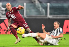 Tandukan Bonucci Warnai...