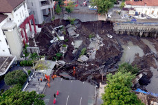 Dua Tahun Jalan Gubeng...