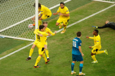 Dortmund Kalahkan Zenit,...