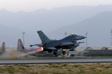 Jet Tempur F-16 AS Jatuh...