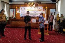 Sekretariat dan DPRD...