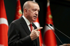 Protes Puisi Erdogan,...