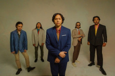 Band .Feast Pilih Konsep...