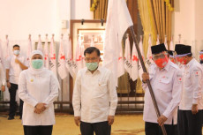 Khofifah Ajak PMI Jatim...