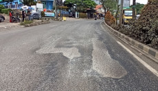 Proyek Pengaspalan Jalan...
